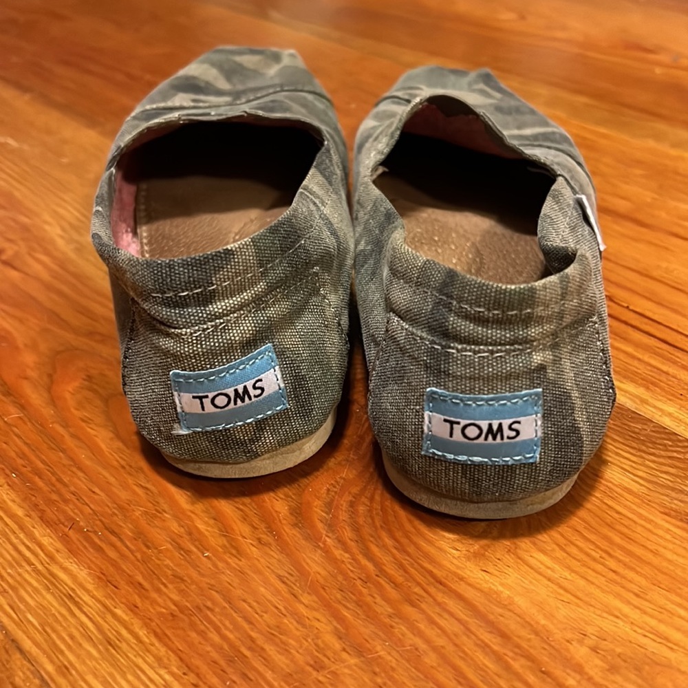 Toms - Picture 4 of 5